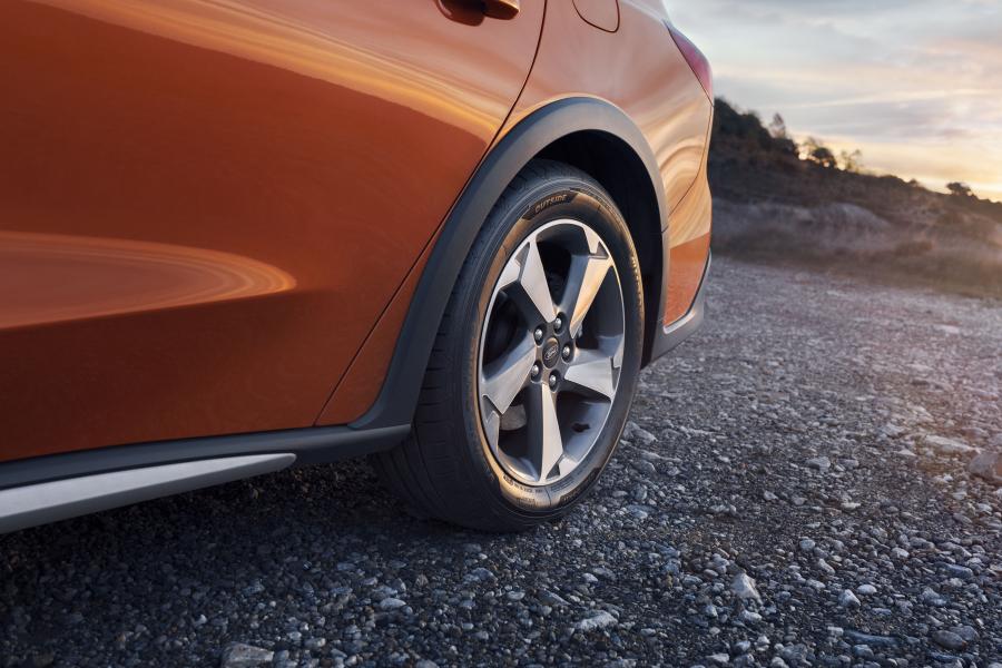 Детали экстерьера Ford Focus Active Wagon 2018 года  (WW) (фото 15 из 49)